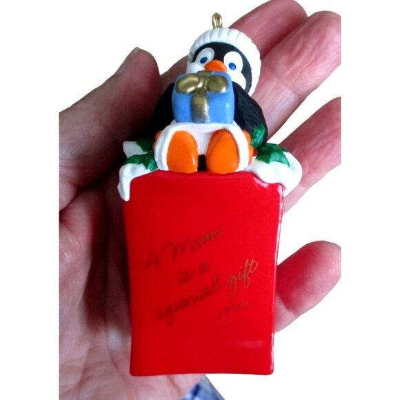 Vintage Hallmark Penguin Christmas Ornament 1996 A Mom is a Special Gift - Picture 5 of 6